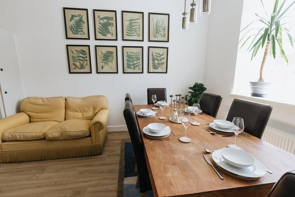 Bobbin Row - Grade 2 Listed Property With A Beautiful Design With Access To Leeds Leeds  Exterior photo
