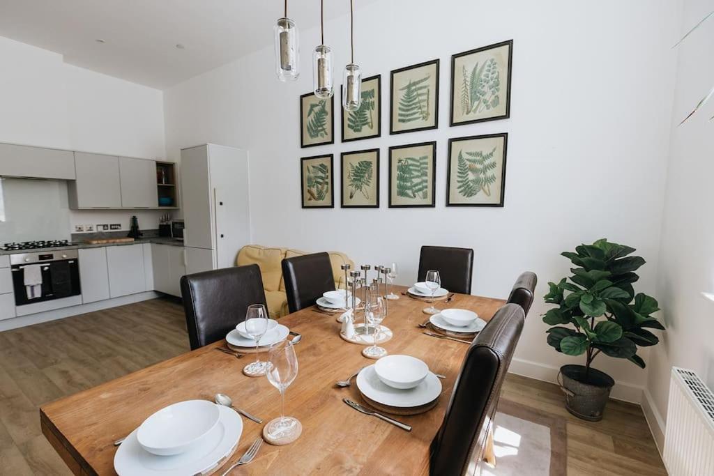 Bobbin Row - Grade 2 Listed Property With A Beautiful Design With Access To Leeds Leeds  Exterior photo