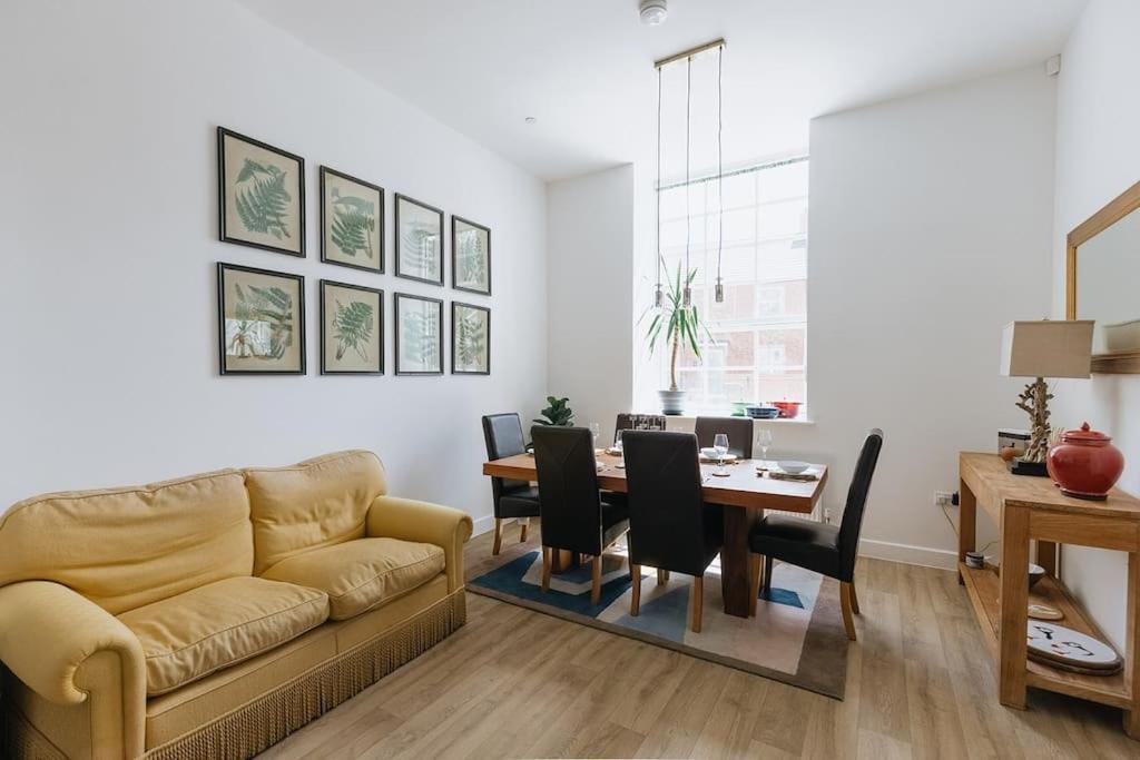 Bobbin Row - Grade 2 Listed Property With A Beautiful Design With Access To Leeds Leeds  Exterior photo