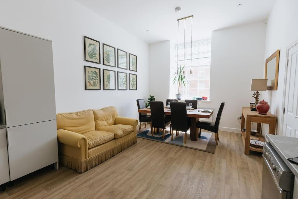 Bobbin Row - Grade 2 Listed Property With A Beautiful Design With Access To Leeds Leeds  Exterior photo